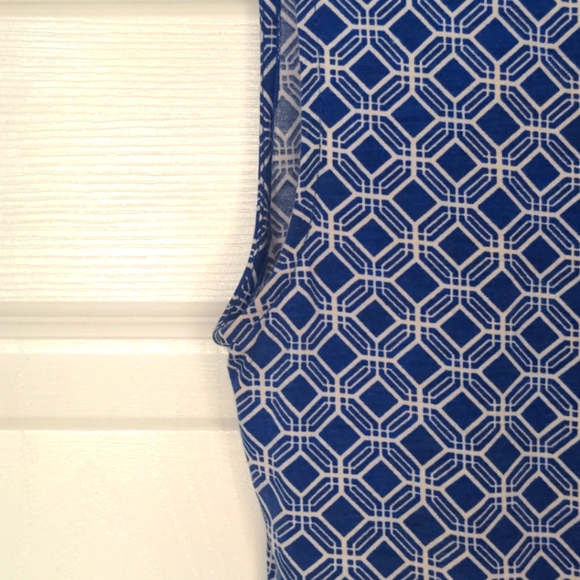 Banana Republic Blue and White Print Tank Top - Picture 5 of 6